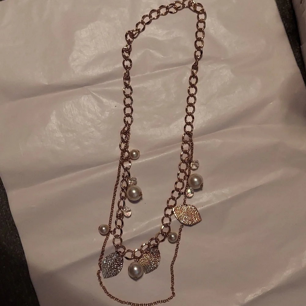 Gold Costume Jewelry with gold leaves and faux pearls - Picture 3 of 3